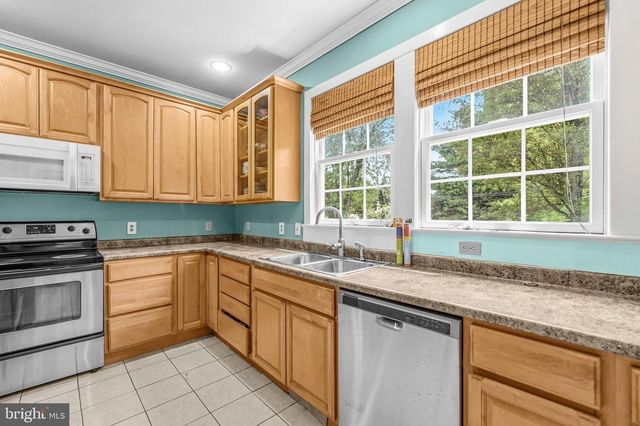 606 EDWARDS FERRY RD NE, Leesburg, VA 20176