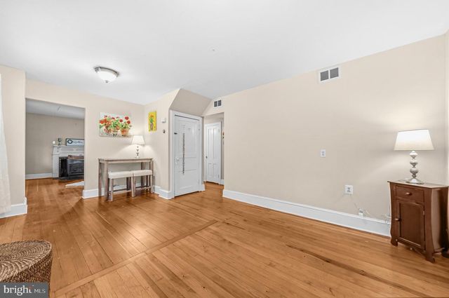 606 EDWARDS FERRY RD NE, Leesburg, VA 20176