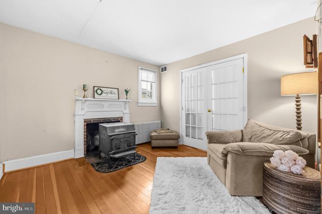 606 EDWARDS FERRY RD NE, Leesburg, VA 20176