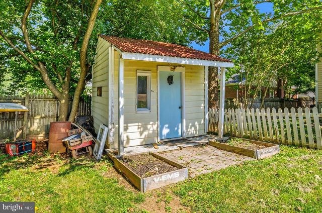 606 EDWARDS FERRY RD NE, Leesburg, VA 20176