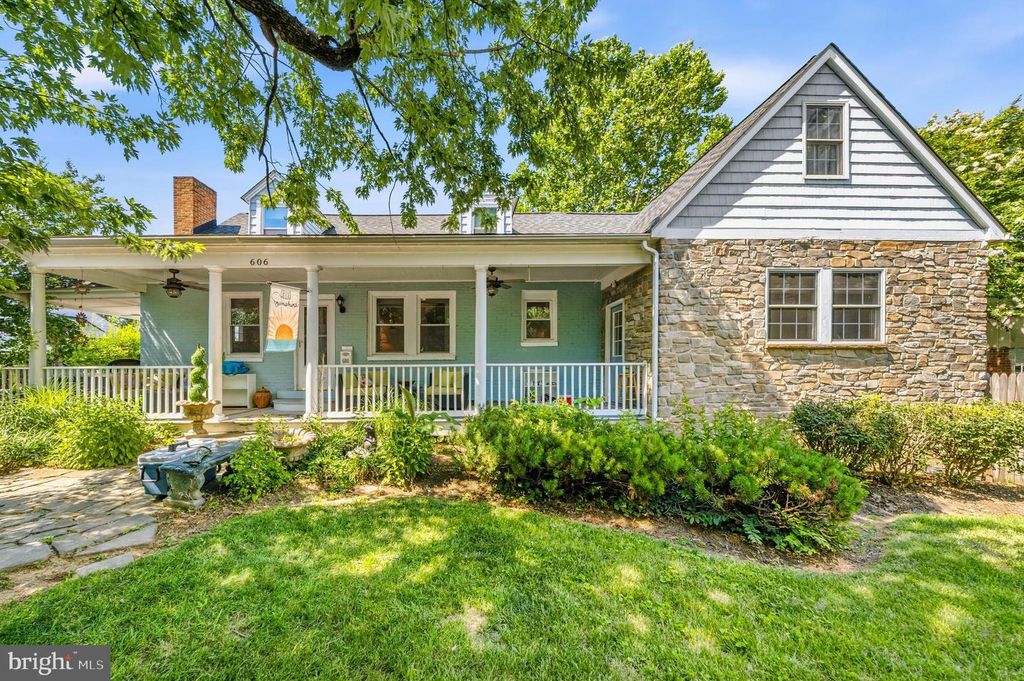 606 EDWARDS FERRY RD NE, Leesburg, VA 20176