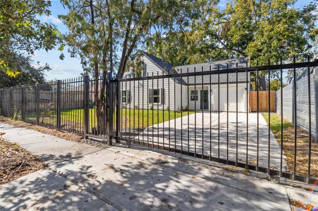 3030 Roe Drive, Houston, TX 77087