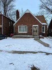 5566 LAKEPOINTE S S. CHANDLER PARK Street, Detroit, MI 48224