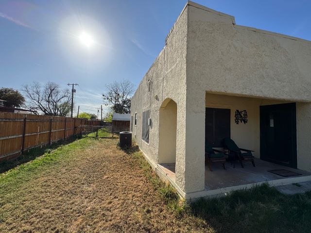 707 N River Street, Seymour, TX 76380