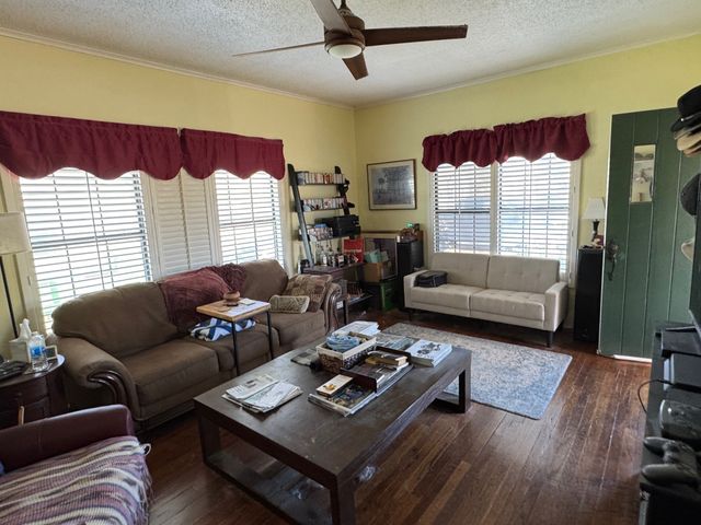 707 N River Street, Seymour, TX 76380