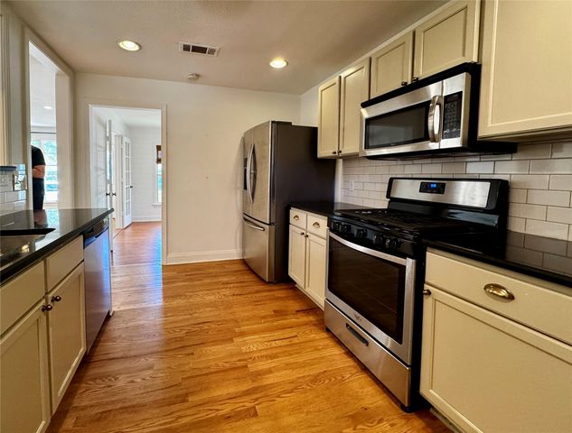 2012 De Verne ST, Austin, TX 78704
