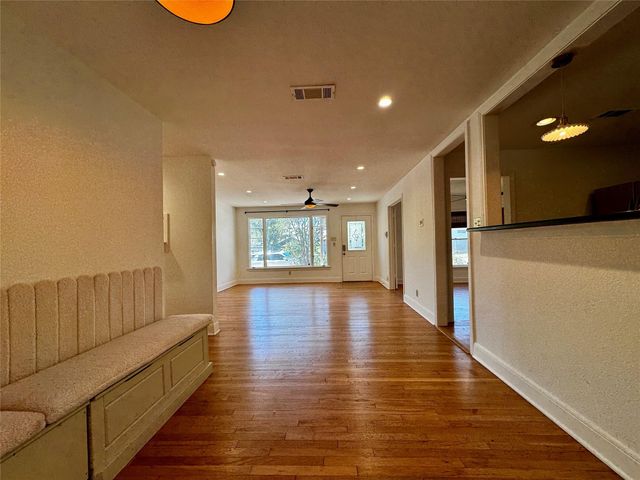 2012 De Verne ST, Austin, TX 78704