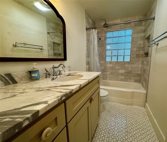 2012 De Verne ST, Austin, TX 78704