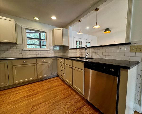 2012 De Verne ST, Austin, TX 78704