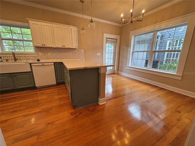 5020 NW 10TH PLACE, Gainesville, FL 32605