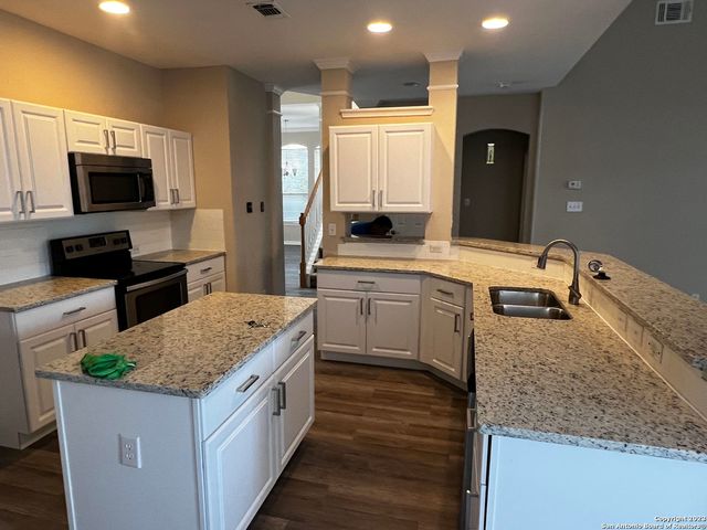 6035 Hart Field, San Antonio, TX 78249