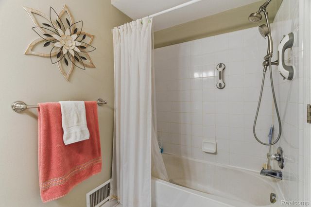 53199 Pineridge Drive, Chesterfield Township, MI 48051