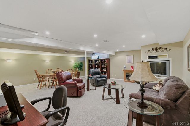 53199 Pineridge Drive, Chesterfield Township, MI 48051