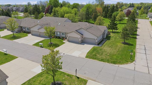53199 Pineridge Drive, Chesterfield Township, MI 48051