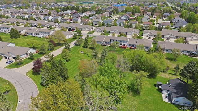 53199 Pineridge Drive, Chesterfield Township, MI 48051