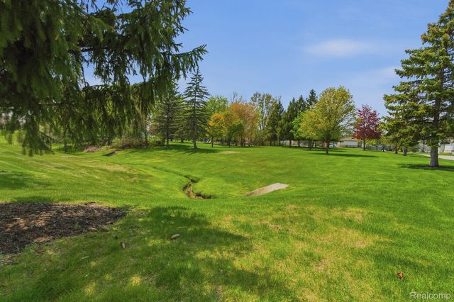 53199 Pineridge Drive, Chesterfield Township, MI 48051