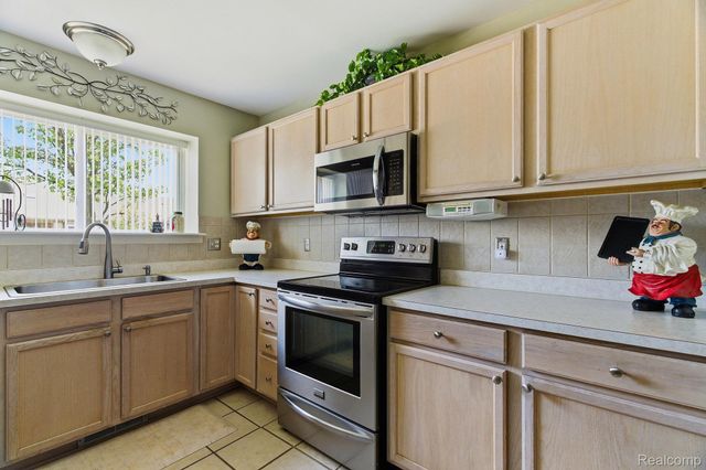53199 Pineridge Drive, Chesterfield Township, MI 48051