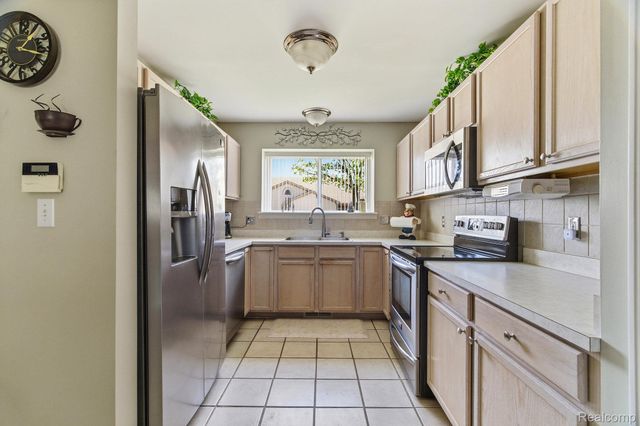 53199 Pineridge Drive, Chesterfield Township, MI 48051