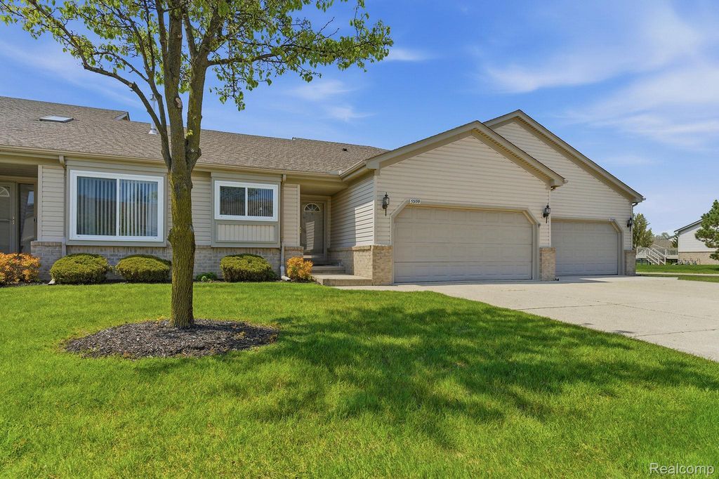 53199 Pineridge Drive, Chesterfield Township, MI 48051
