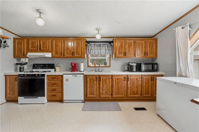 1201 Pecan Street, Odessa, MO 64076
