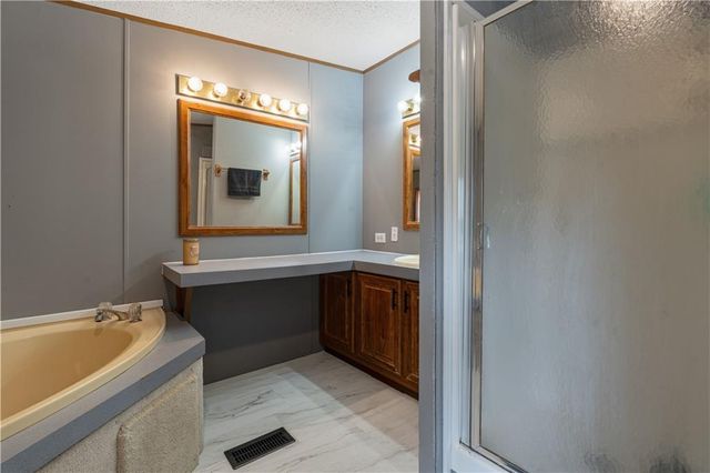 1201 Pecan Street, Odessa, MO 64076