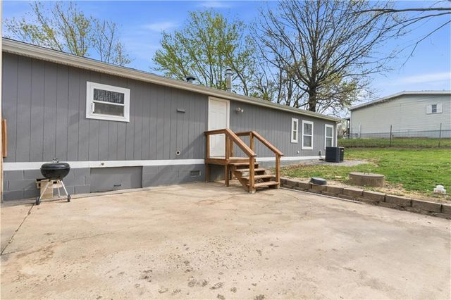 1201 Pecan Street, Odessa, MO 64076