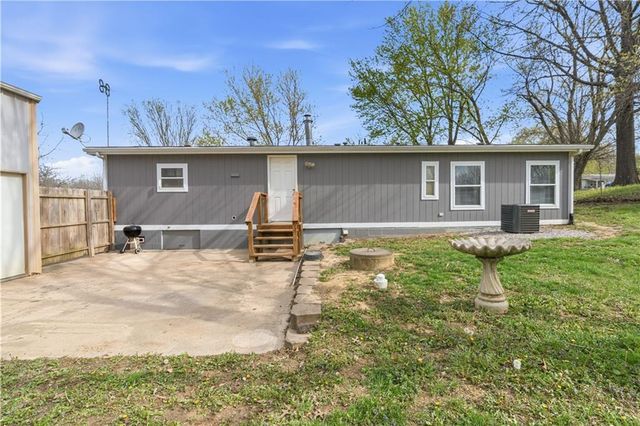 1201 Pecan Street, Odessa, MO 64076