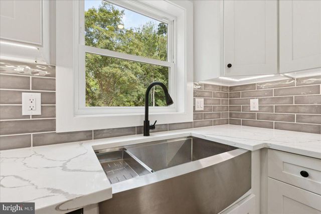 288 CLAMER RD, Ewing, NJ 08628