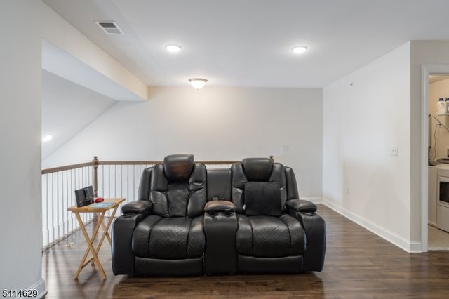 104 Autumn Ct, Little Falls Twp., NJ 07424