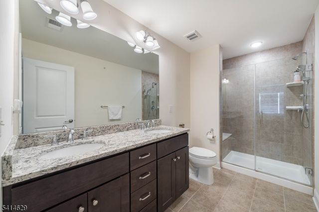 104 Autumn Ct, Little Falls Twp., NJ 07424