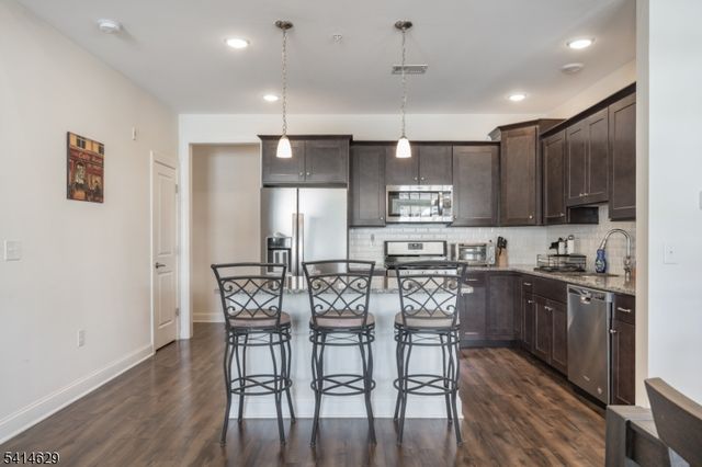 104 Autumn Ct, Little Falls Twp., NJ 07424