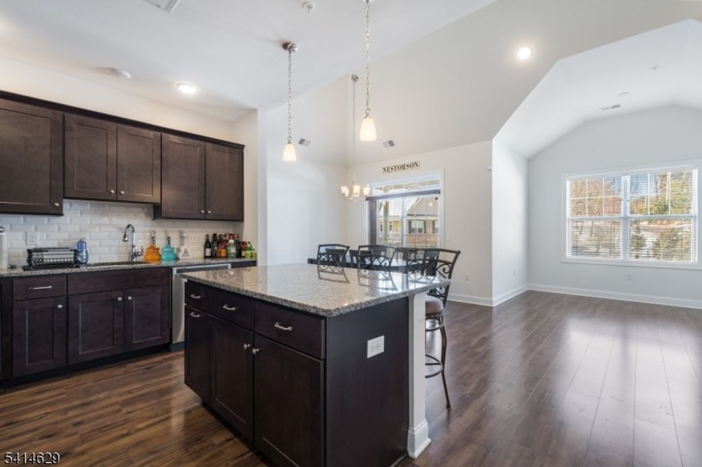 104 Autumn Ct, Little Falls Twp., NJ 07424