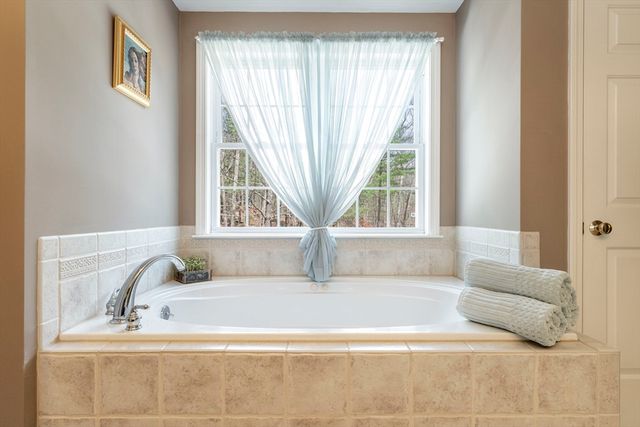 1 Haven Way, Hopedale, MA 01747