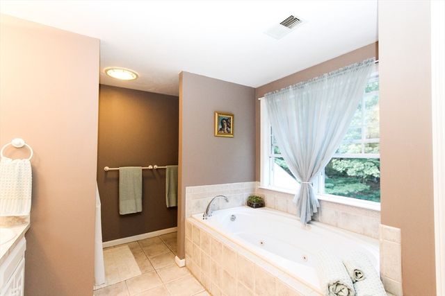 1 Haven Way, Hopedale, MA 01747