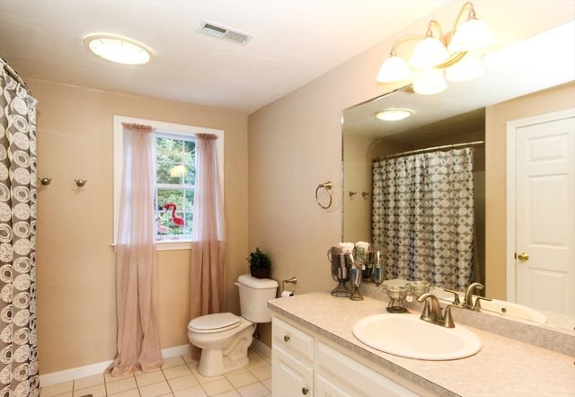 1 Haven Way, Hopedale, MA 01747