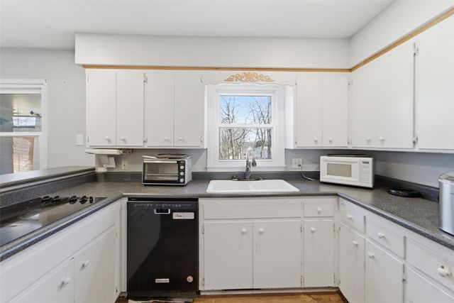 1847 NW 80th Place, Clive, IA 50325