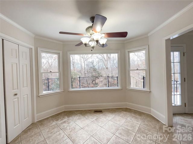 122 W Tattersall Drive, Statesville, NC 28677