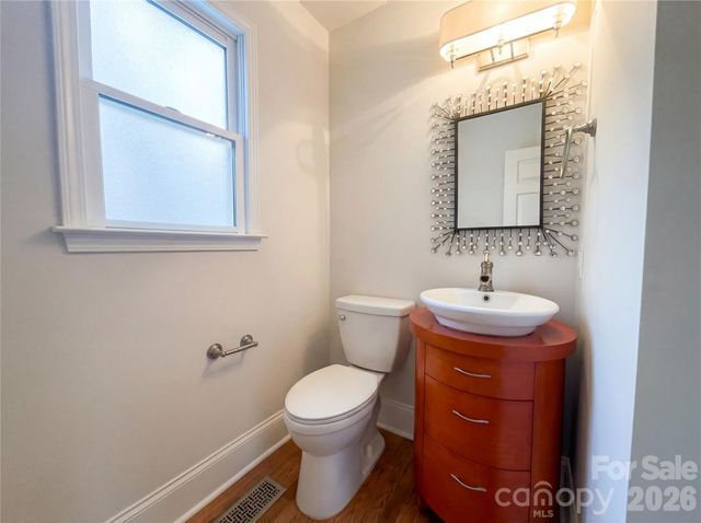 122 W Tattersall Drive, Statesville, NC 28677