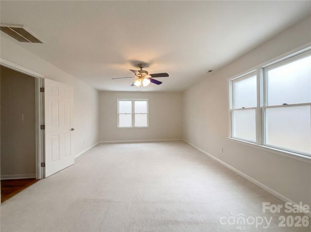 122 W Tattersall Drive, Statesville, NC 28677