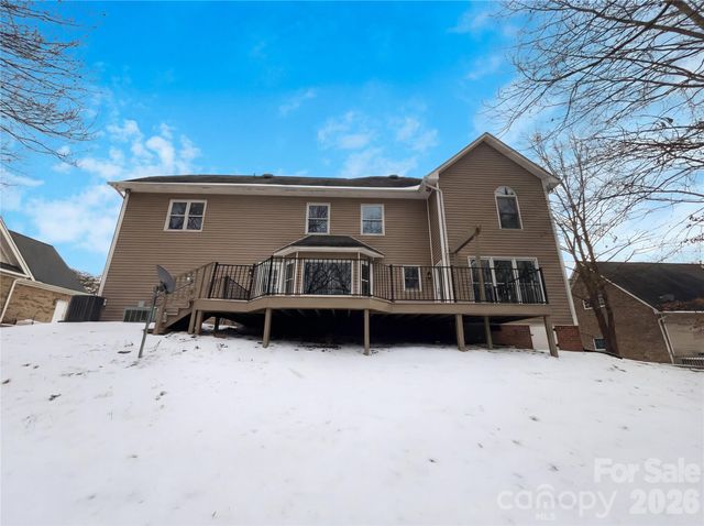 122 W Tattersall Drive, Statesville, NC 28677