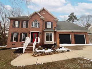 122 W Tattersall Drive, Statesville, NC 28677