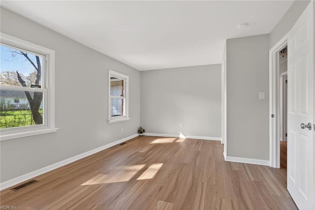 122 Jenness LN, Newport News, VA 23602