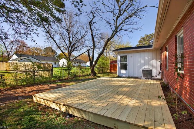 122 Jenness LN, Newport News, VA 23602