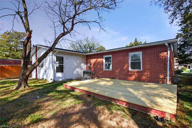 122 Jenness LN, Newport News, VA 23602