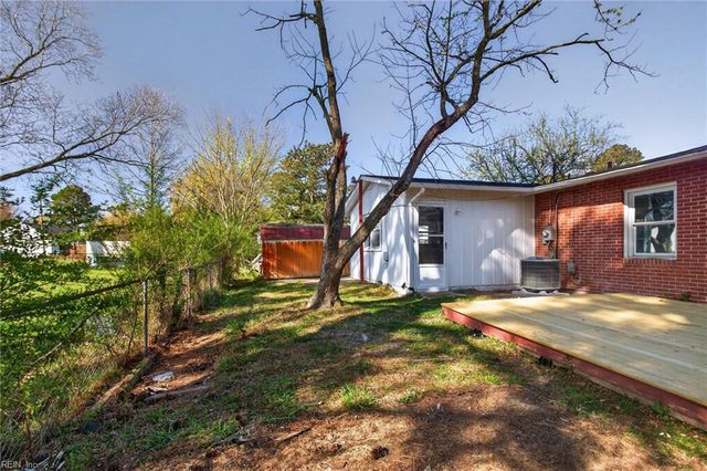 122 Jenness LN, Newport News, VA 23602