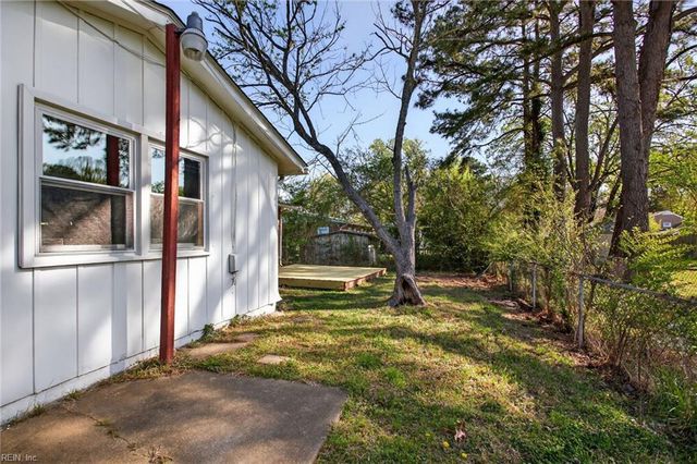 122 Jenness LN, Newport News, VA 23602