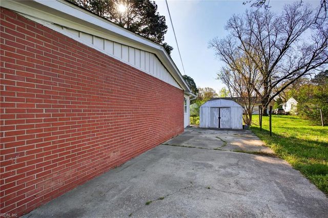 122 Jenness LN, Newport News, VA 23602