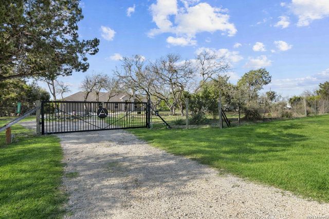 1336 Sparkman, Boerne, TX 78006