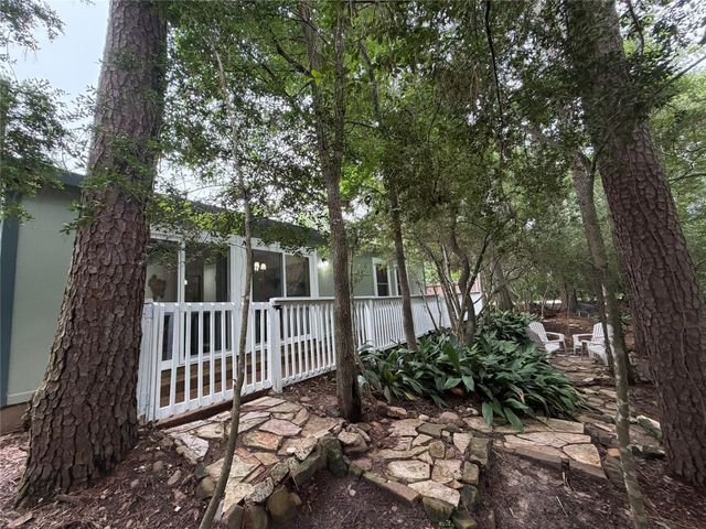 1 Laurel Oak Place, Spring, TX 77380