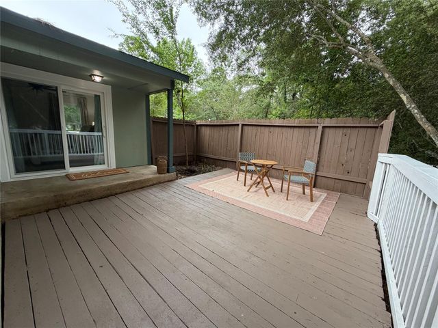1 Laurel Oak Place, Spring, TX 77380